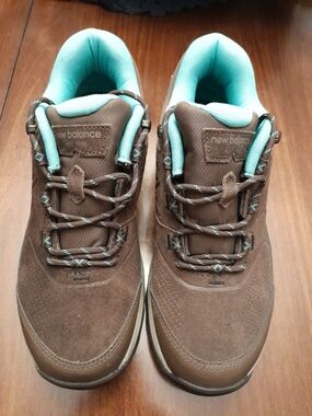 New Balance Sz 9 Brown Suede Sneakers with Teal Lining